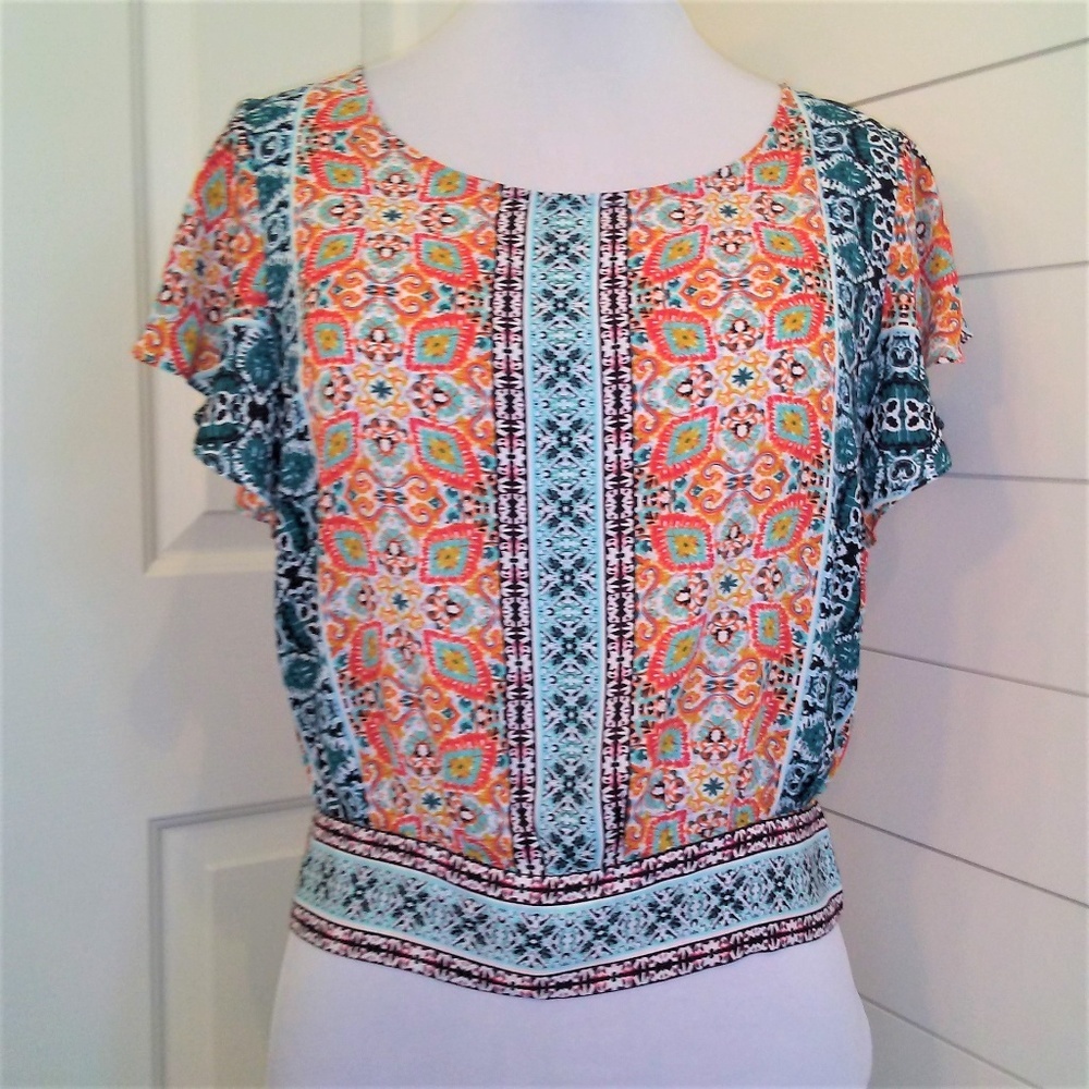 By & By Top Multi Color Crop Top Blouse‎ Ties in Back Womens Large